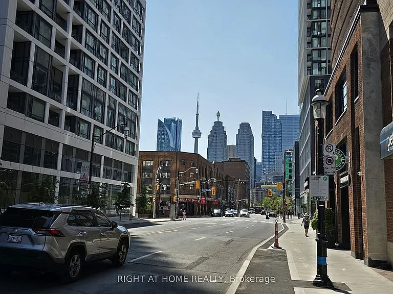 180 Front St E #4209 — Photo 16