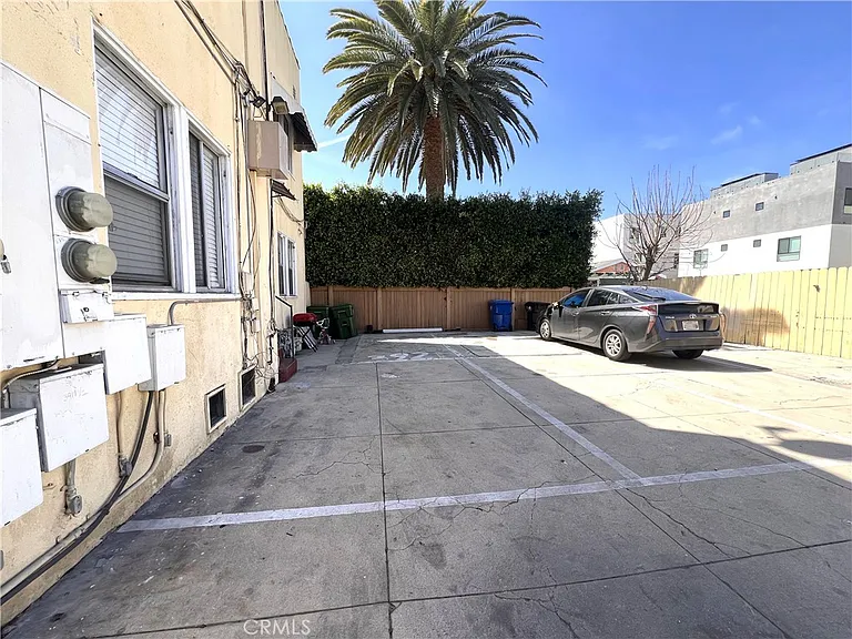 3919 Walton Ave — Photo 14