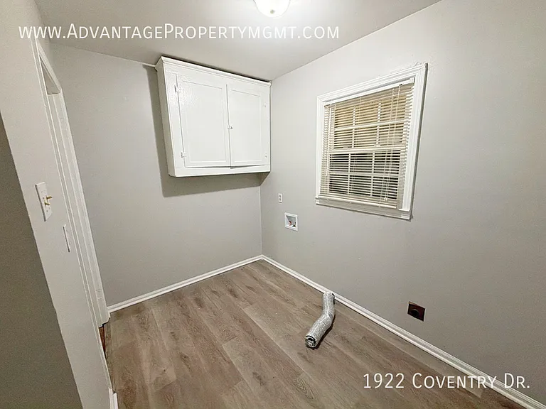 1922 Coventry Dr — Photo 12
