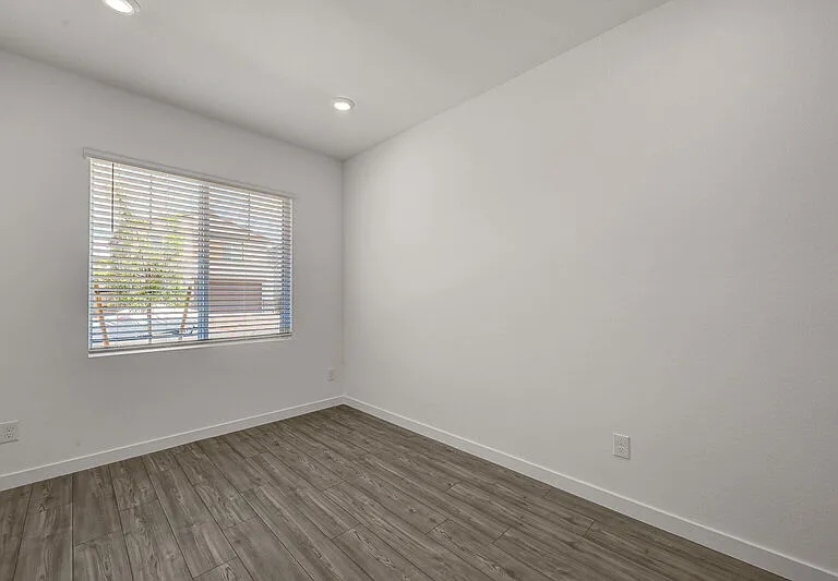 561 Preston Crest St — Photo 32