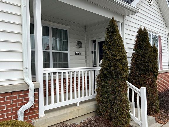 3rd image of 15070 Dahlia Dr