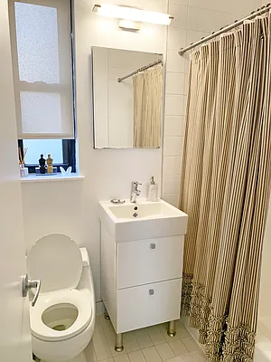 Rented by Stonehenge NYC LLC | media 51