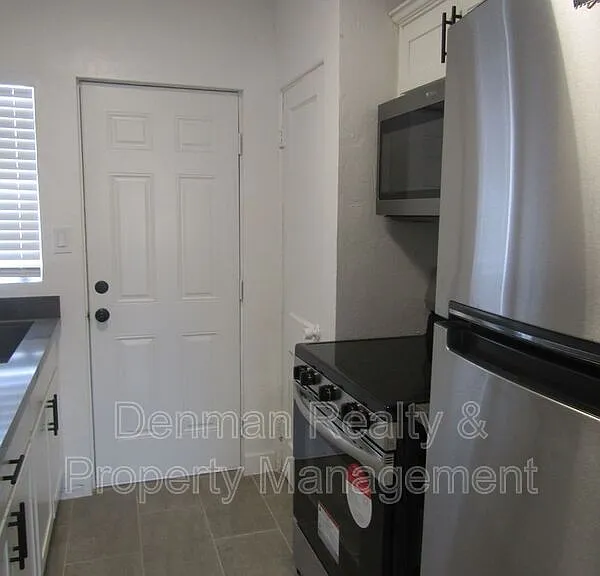 4306 N 12th St #7 — Photo 8