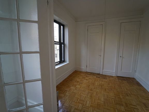 3rd image of 137 W 110th St #3G