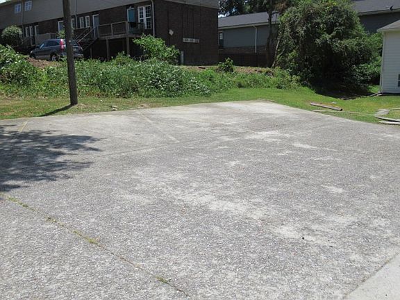 3rd image of 627A N Burson Ave