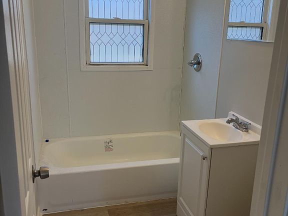 2nd image of 4028 Myrtle Ave