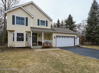 1711 Evergreen Ct, Lindenhurst, IL 60046