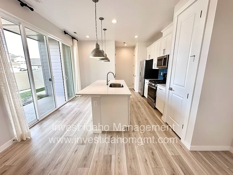 385 N Stone Canyon Ln — Photo 6