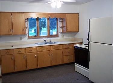 4th image of 810 Evans St
