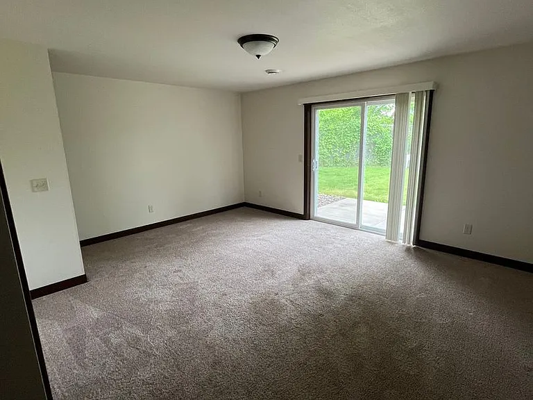 3302 White Oak Ln — Photo 10