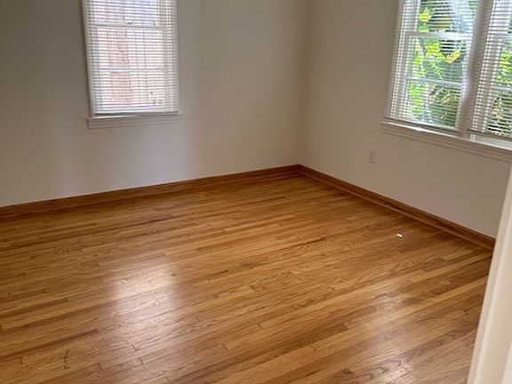 4th image of 136 W Culver Ave