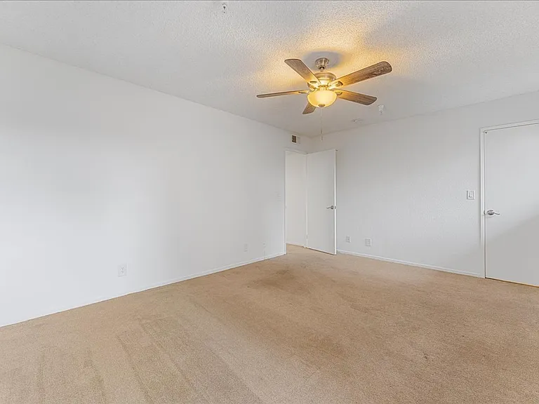 144 N Michigan Ave #6 — Photo 20