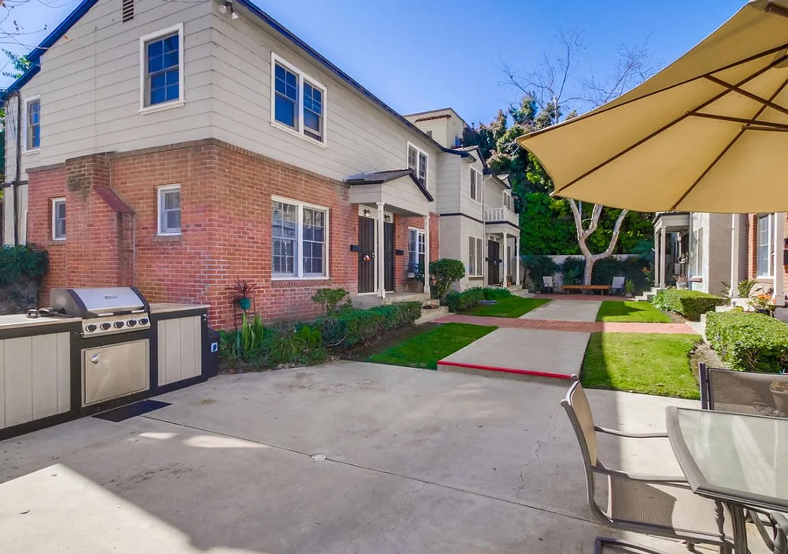 Charming 2 Bed/1 Bath Townhome style Apt in NorthPark — Photo 1