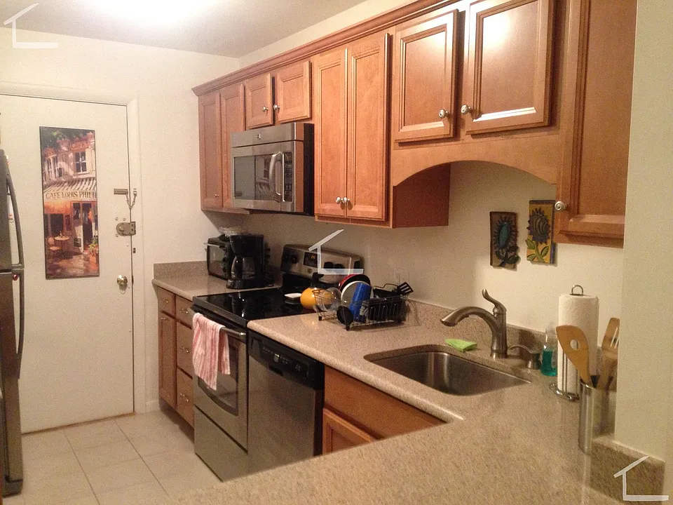 804 Centre St #102