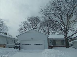 1100 Hansford Rd, Lyndhurst, OH 44124