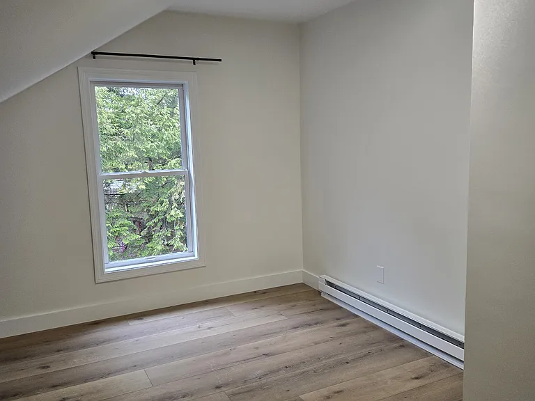 20-22 Poirier Pl #4 — Photo 6