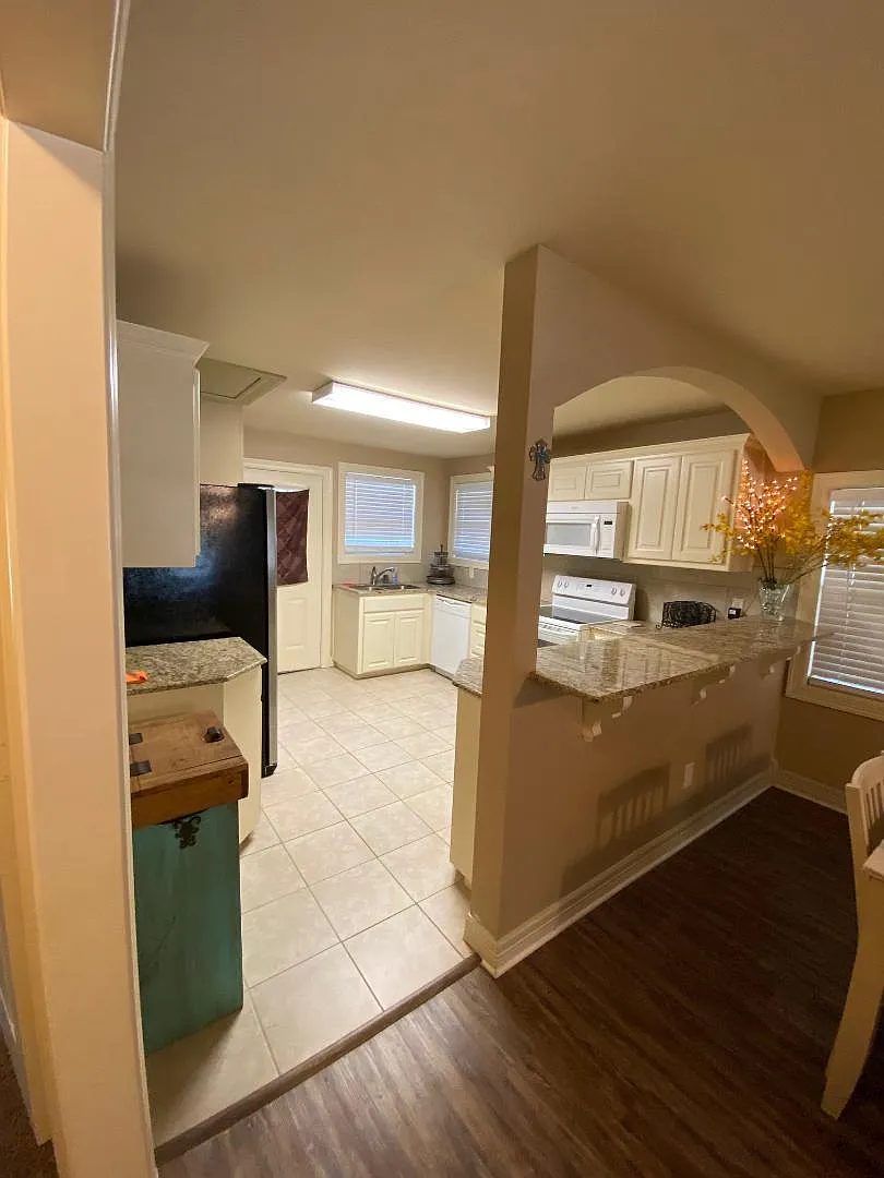 504 Higginbotham Rd — Photo 4