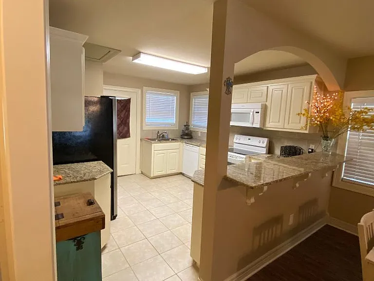 504 Higginbotham Rd — Photo 4