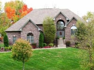 9042 Summer Estate Dr, Indianapolis, IN 46256