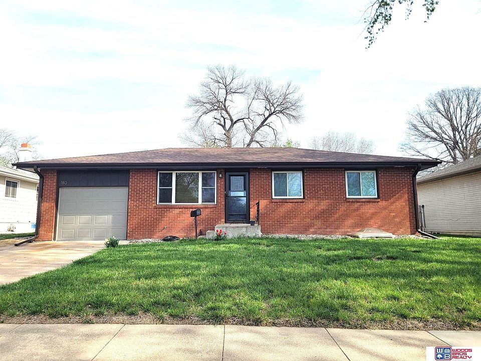 1st image of 180 E Moffitt St