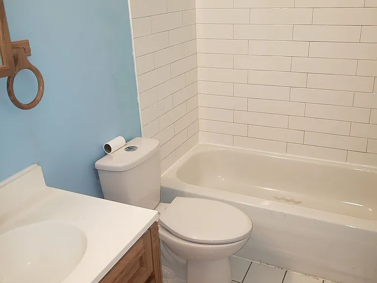 687 Dupont St #2 — Photo 6