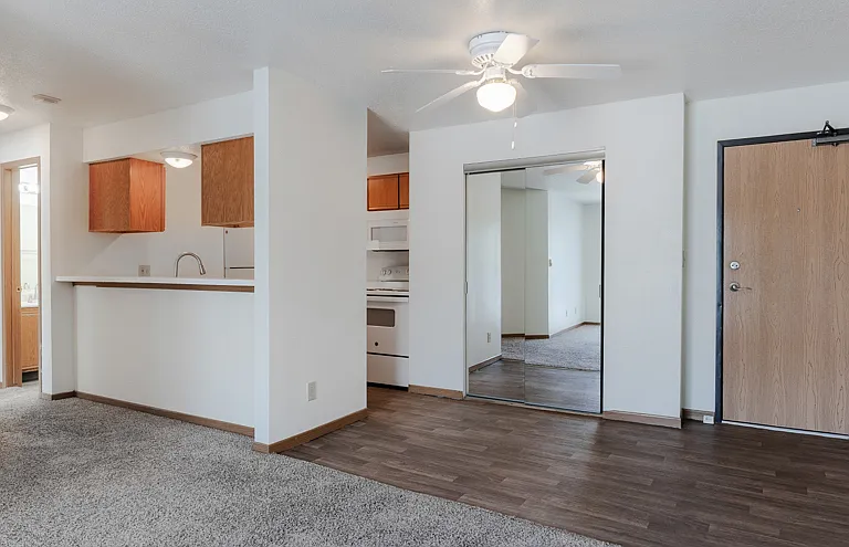 Hamlet Apartments — Photo 31