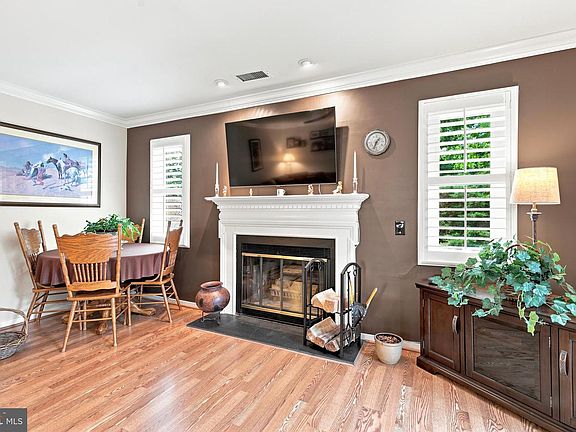 5th image of 347 Devon Way #347