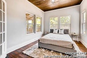 2nd image of 826 Erie Ave #826B