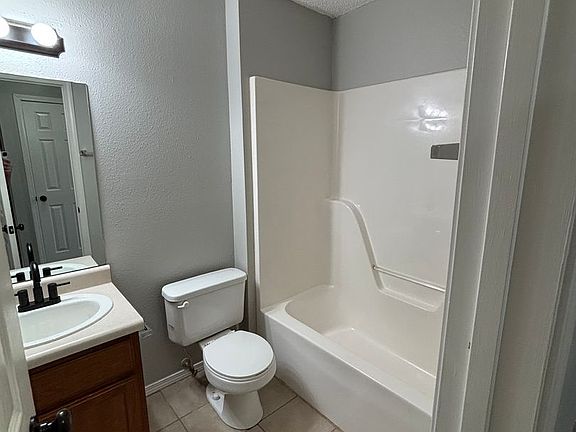 5th image of 3409 SW Victoria Pl APT 1 & 2