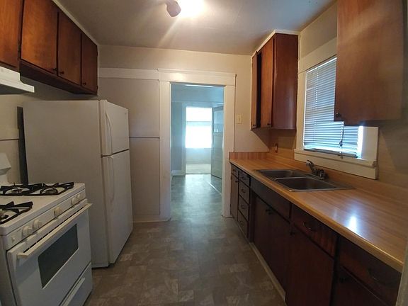 3rd image of 241 Bodem St