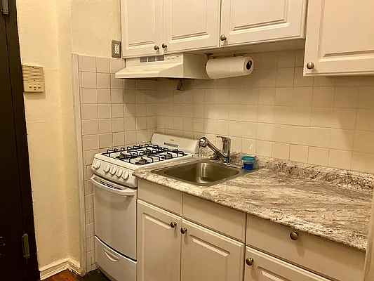 Rented by NextStopNY | media 9