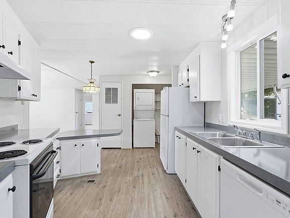 4th image of 21100 NE Sandy Blvd Unit 70