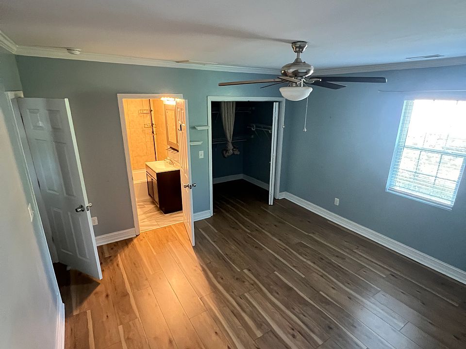 1st image of 637 S Hoskins Rd