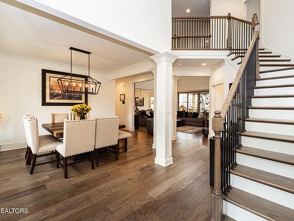 5th image of 723 Eaglehorne Ln
