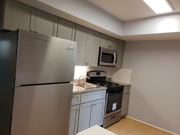 4th image of 33 Latourette Ln