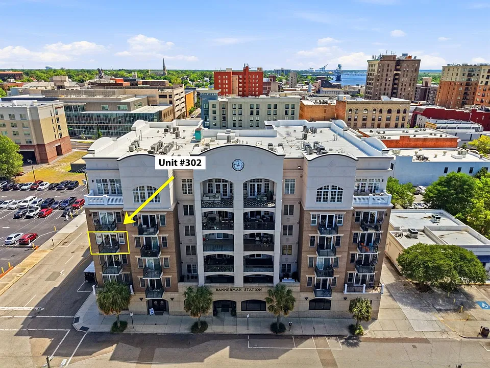 124 Walnut St #302