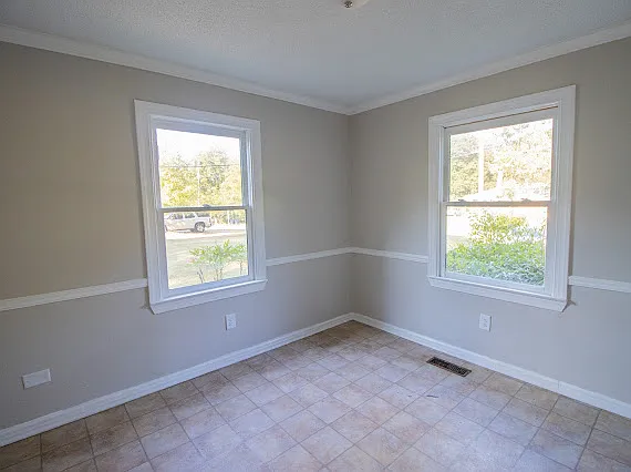 912 Meadowbrook Dr — Photo 3