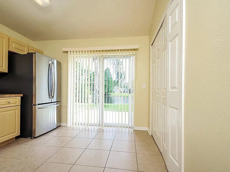 7426 Oxford Garden Cir — Photo 7