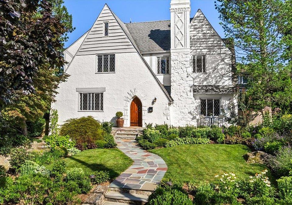 1st image of 33 Maple Hill Drive
