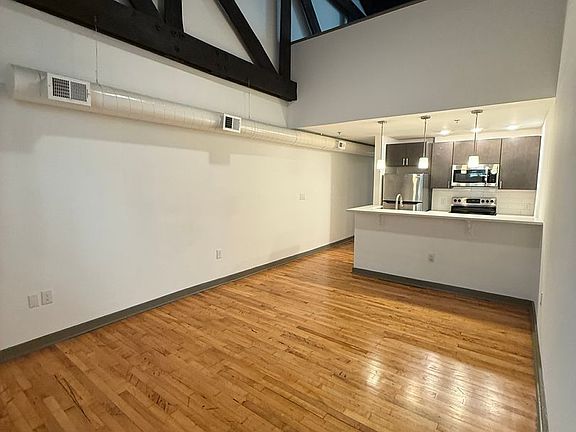 2nd image of 1809 E Franklin St #6204