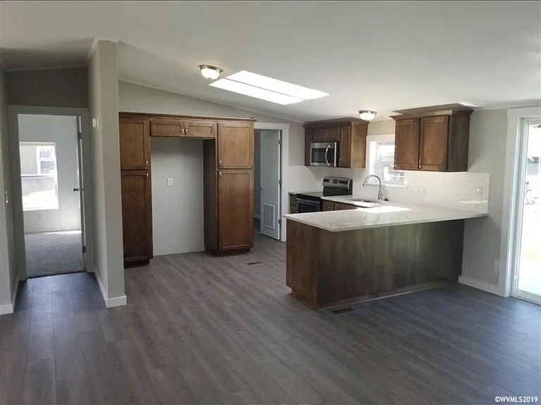 1020 Linden St — Photo 2