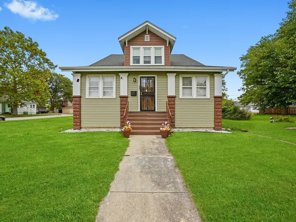 640 2nd St, Crete, IL 60417