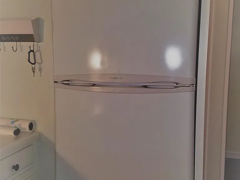2420 Cypress Dr — Photo 2