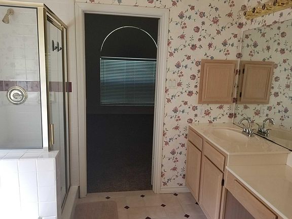 4th image of 1633 Valencia Dr