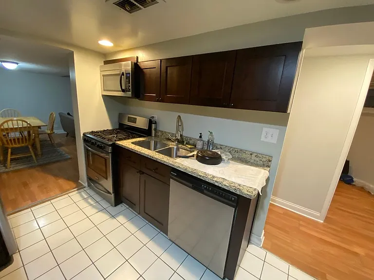1923 N Sedgwick St #1F — Photo 2
