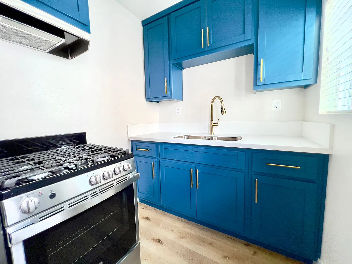 1170 Cherry Ave — Photo 3