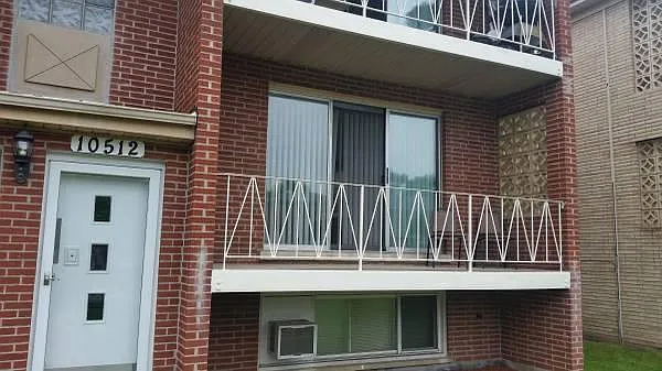 10512 Lyman Ave — Photo 1
