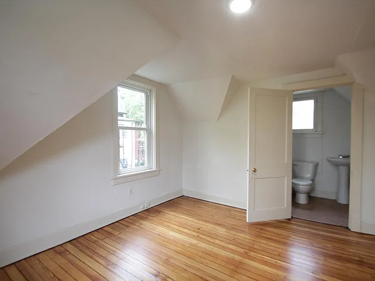 442 Franklin Ave — Photo 12