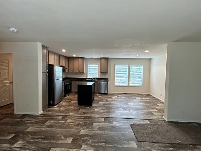 2 bed, 1400 sqft, $2,300 — Photo 2