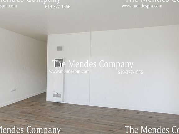 3rd image of 4447 Menlo Ave